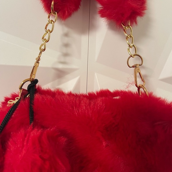 New! Red Heart Plush Bag - Picture 9 of 10